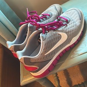 Nike Training Burgundy/Gray Women’s 8.5 Free TR Luxe 2.0 Sneakers 👟